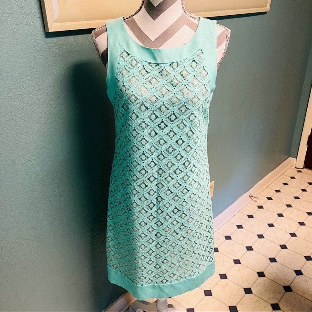 Jessica Howard Lace overlay sleeveless Shift Dress. Perfect for wedding guest.